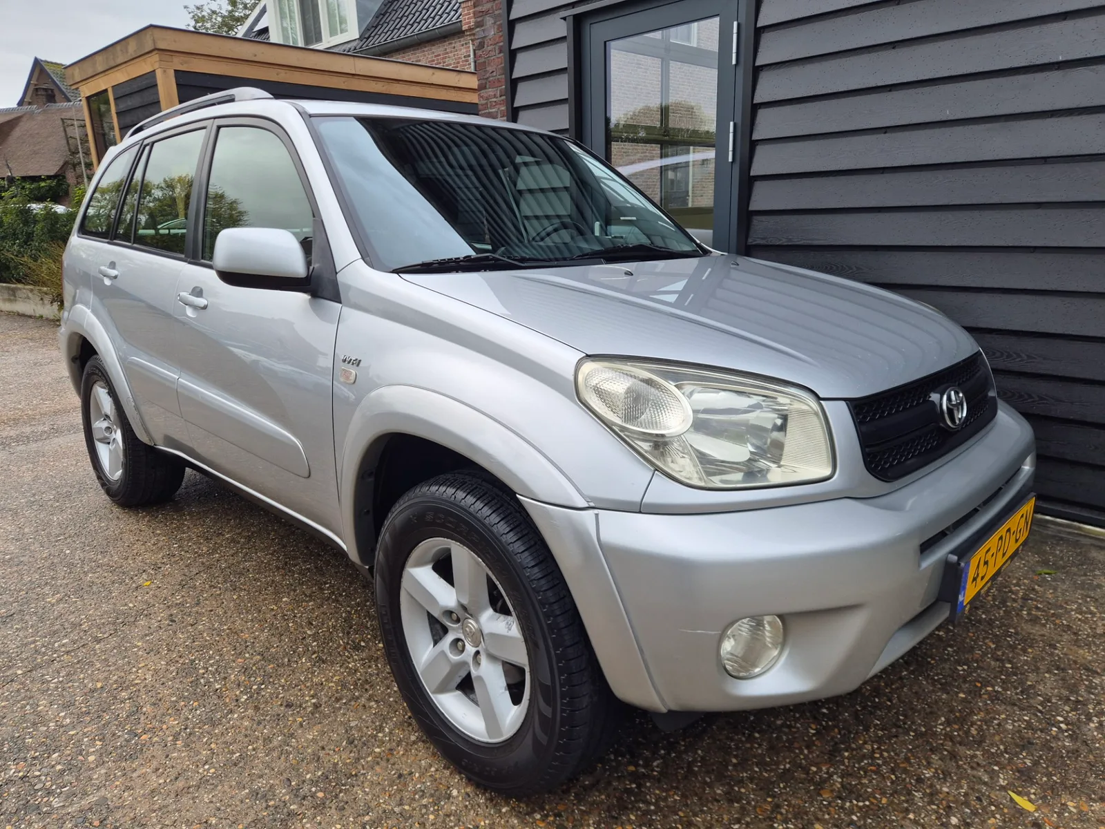 Toyota RAV4 (2004) — foto 1