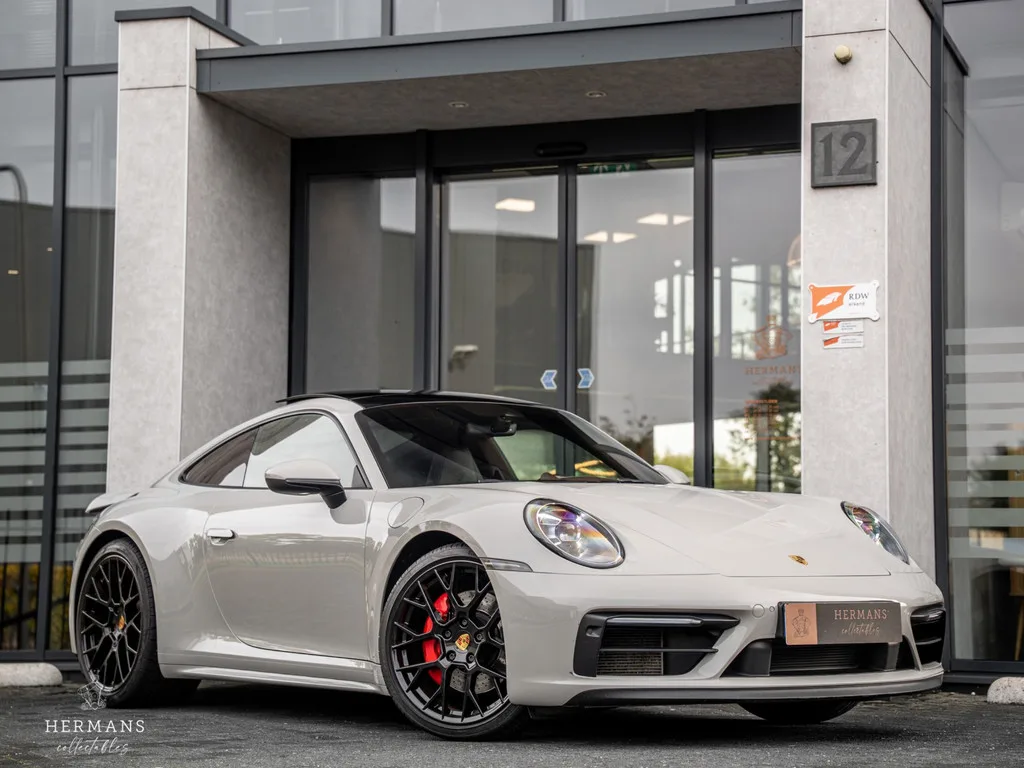 Porsche 911 (2020) — foto 1