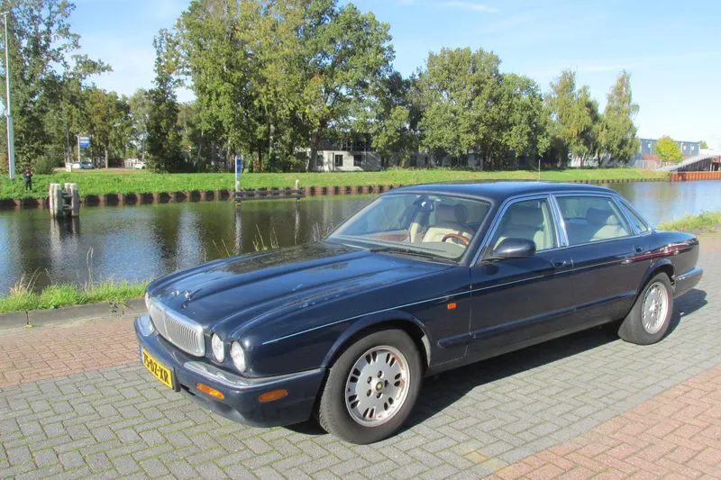 Jaguar XJ (2000)