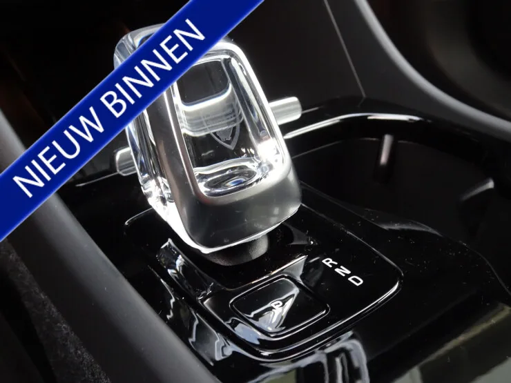 Volvo XC40 (2024) — foto 1
