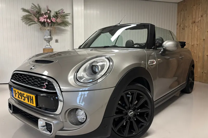 MINI Cabrio (2016)
