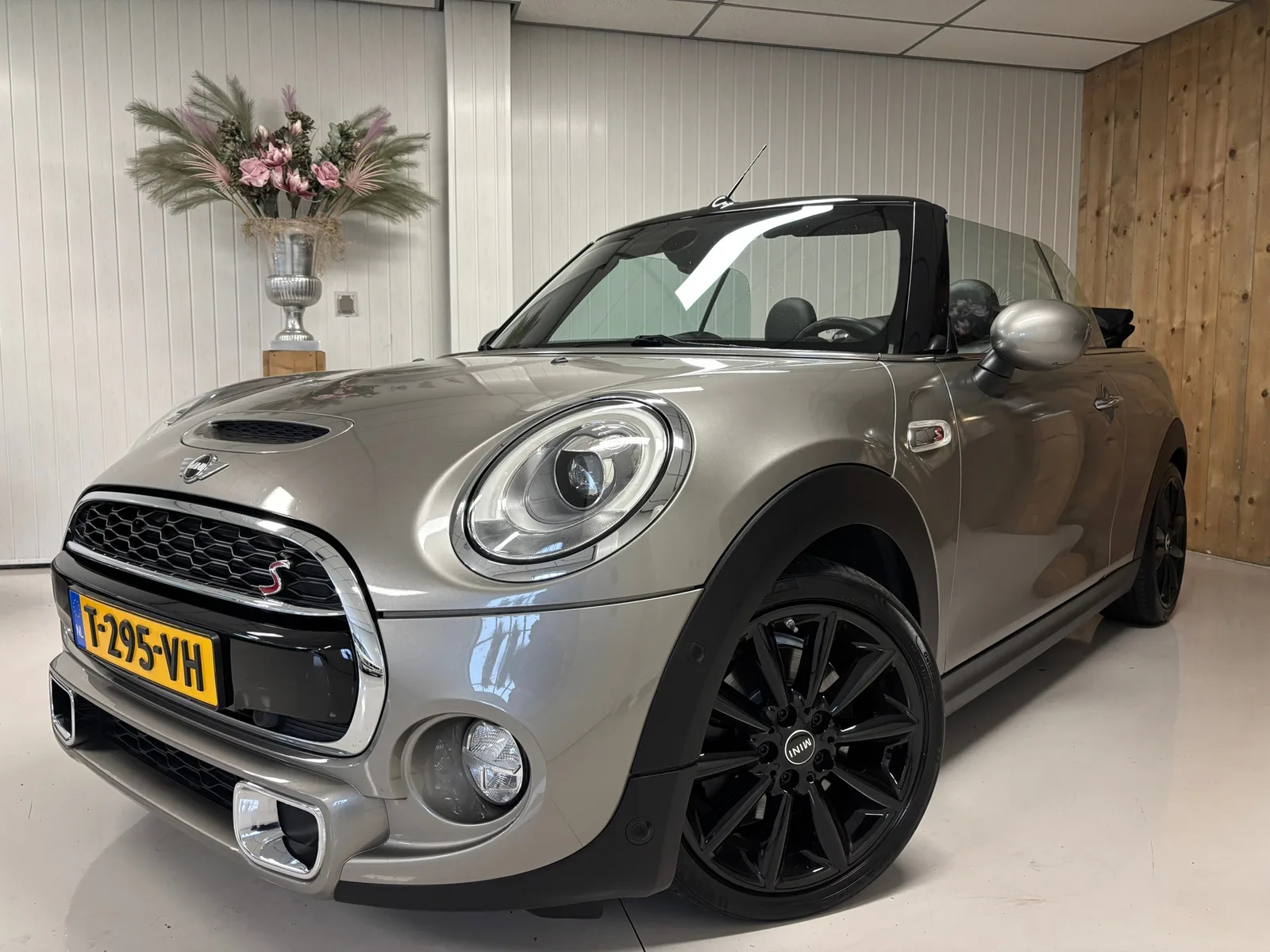 MINI Cabrio (2016) — foto 1