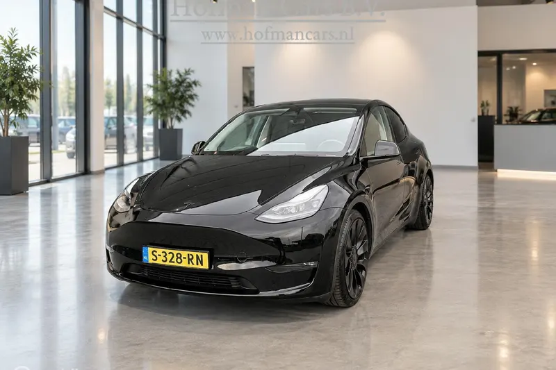 Tesla Model Y (2023)