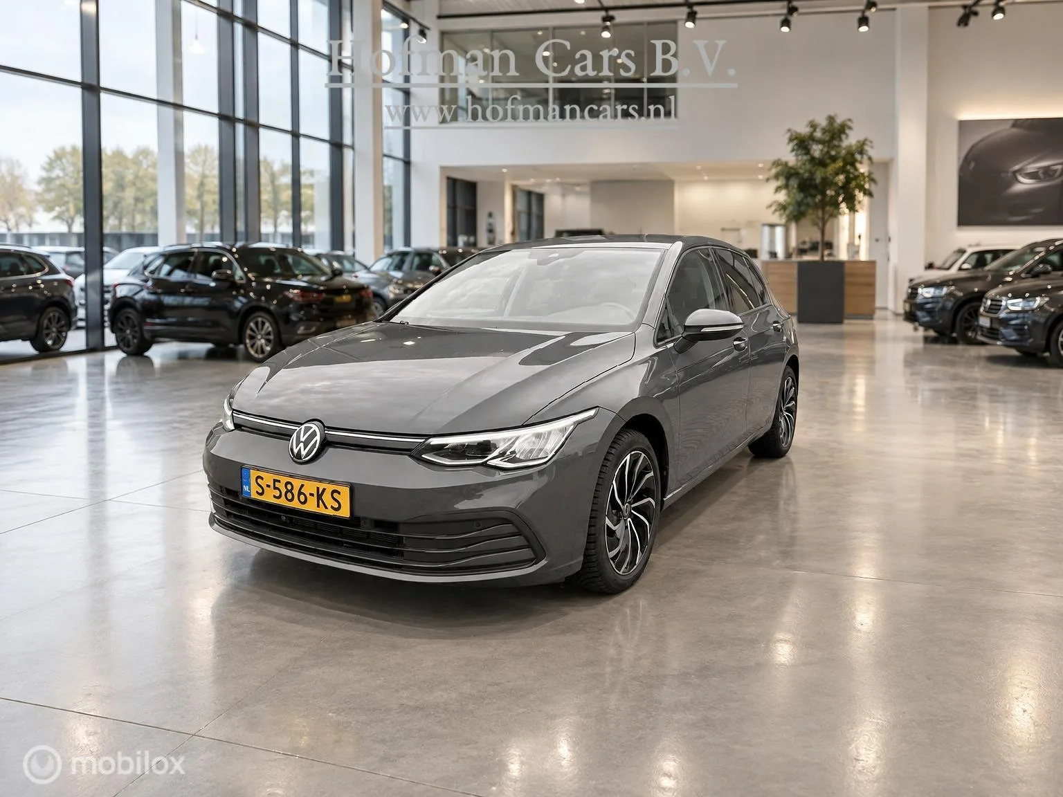 Volkswagen Golf (2023) — foto 1