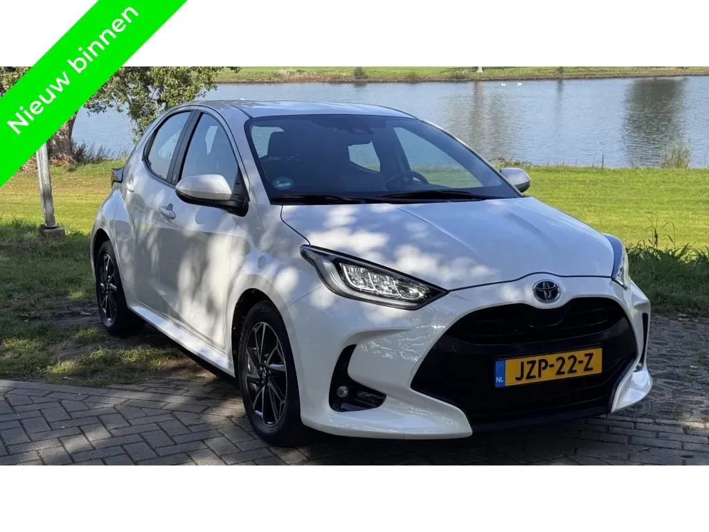Toyota Yaris (2023) — foto 1