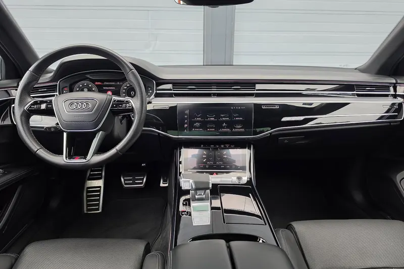 Audi A8 (2022)