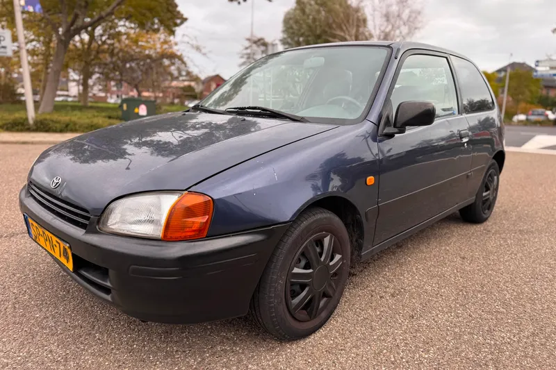 Toyota Starlet (1998)