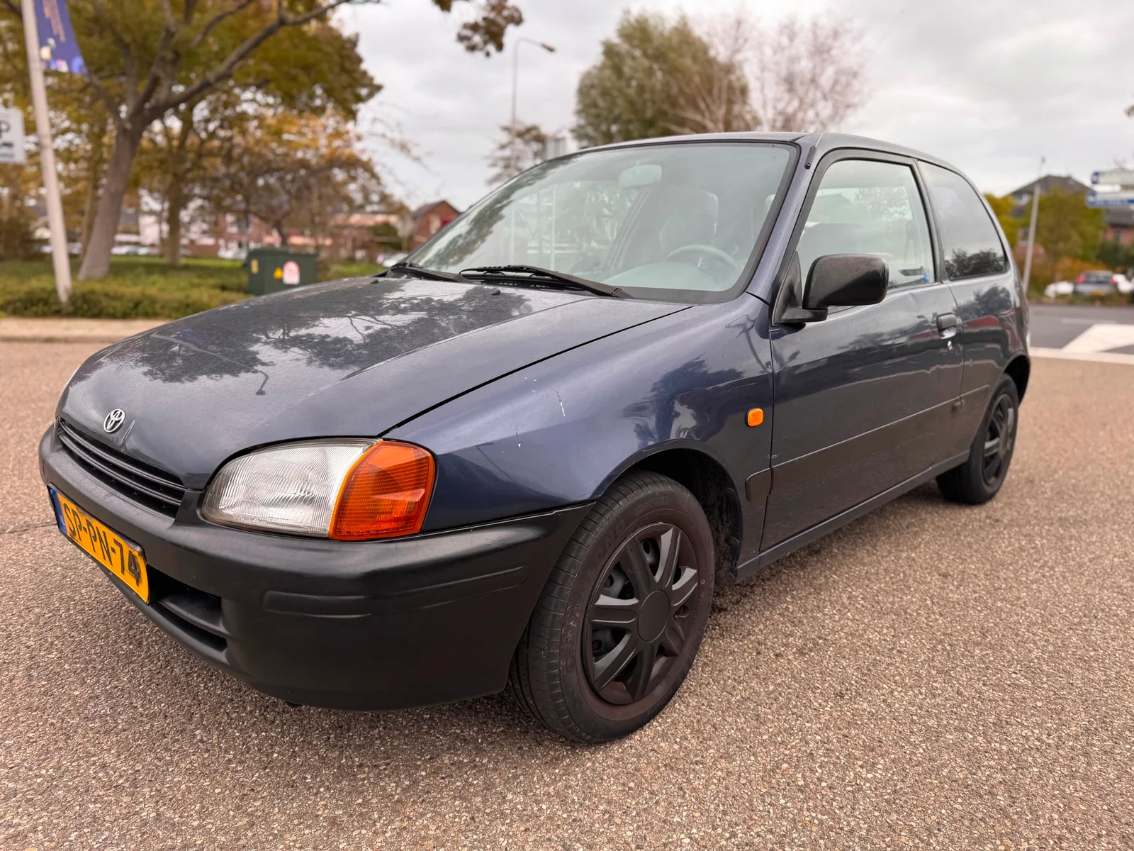 Toyota Starlet (1998) — foto 1