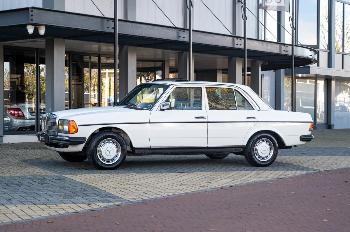 Mercedes-Benz 200-Serie (1983) — foto 1