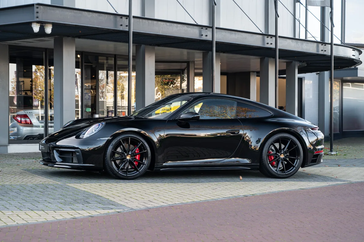 Porsche 911 (2020) — foto 1