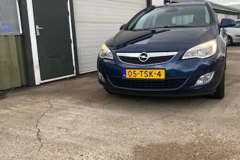 Opel Astra (2012)