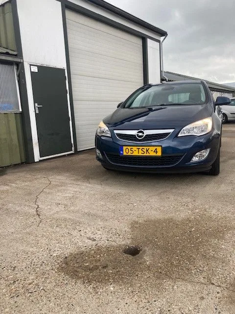 Opel Astra (2012) — foto 1