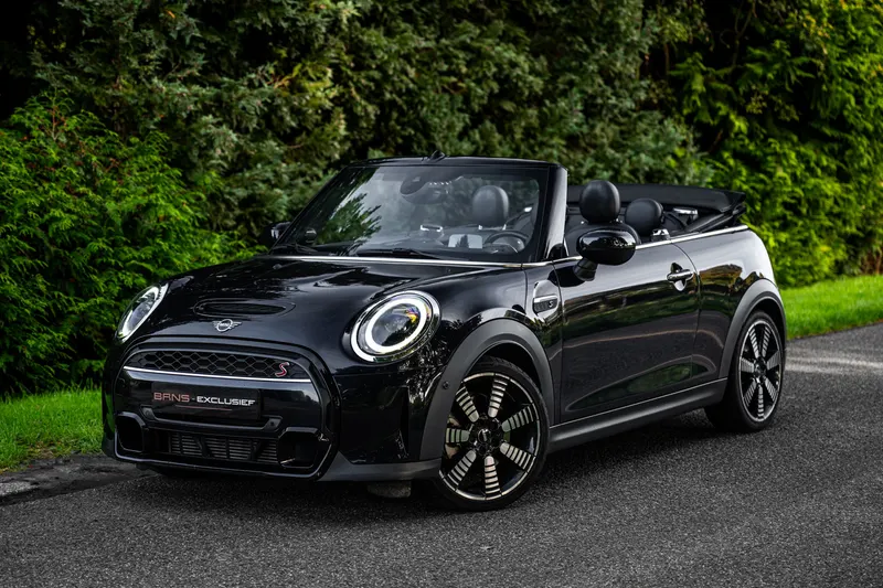 MINI Cabrio (2023)