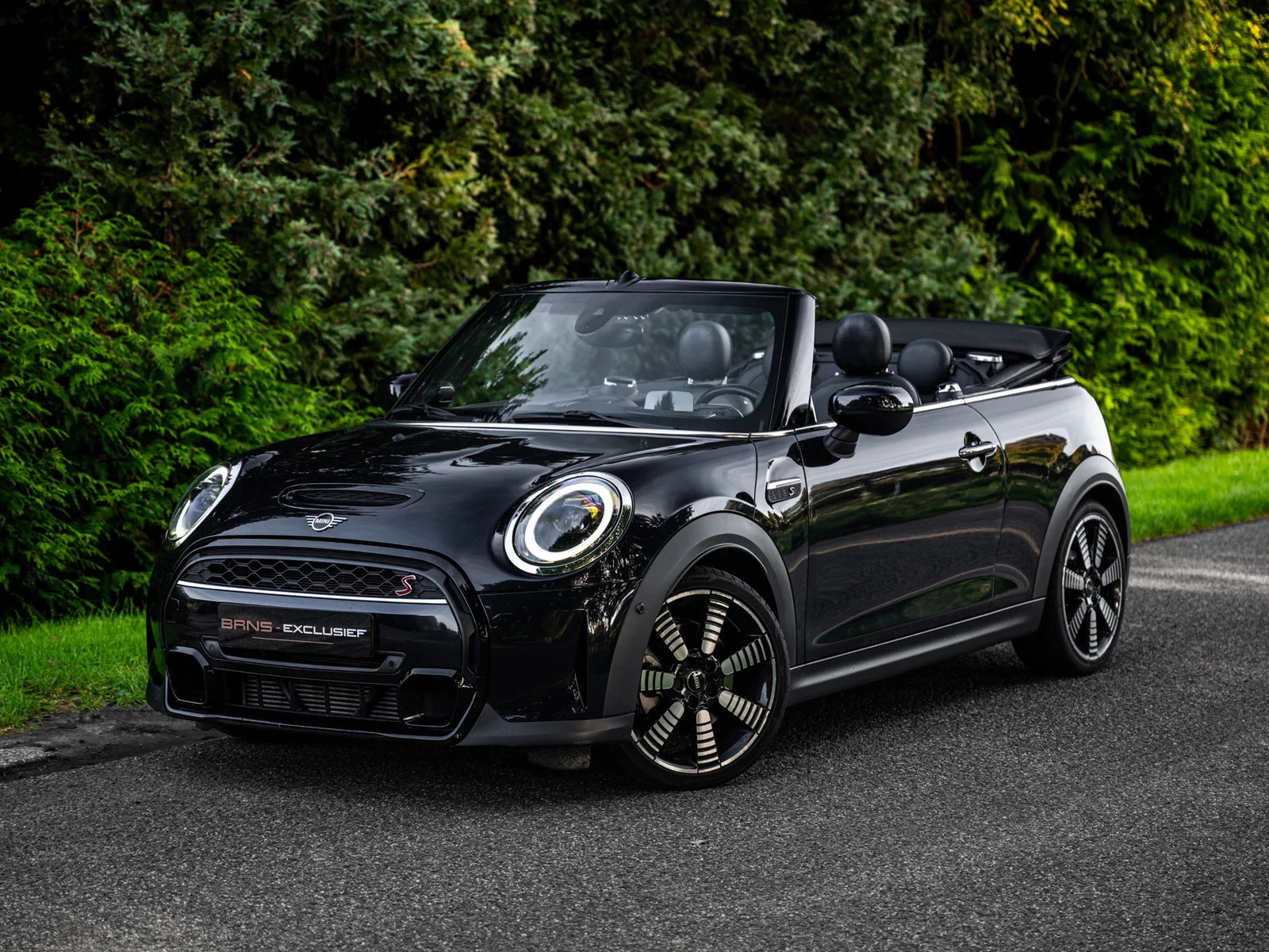 MINI Cabrio (2023) — foto 1