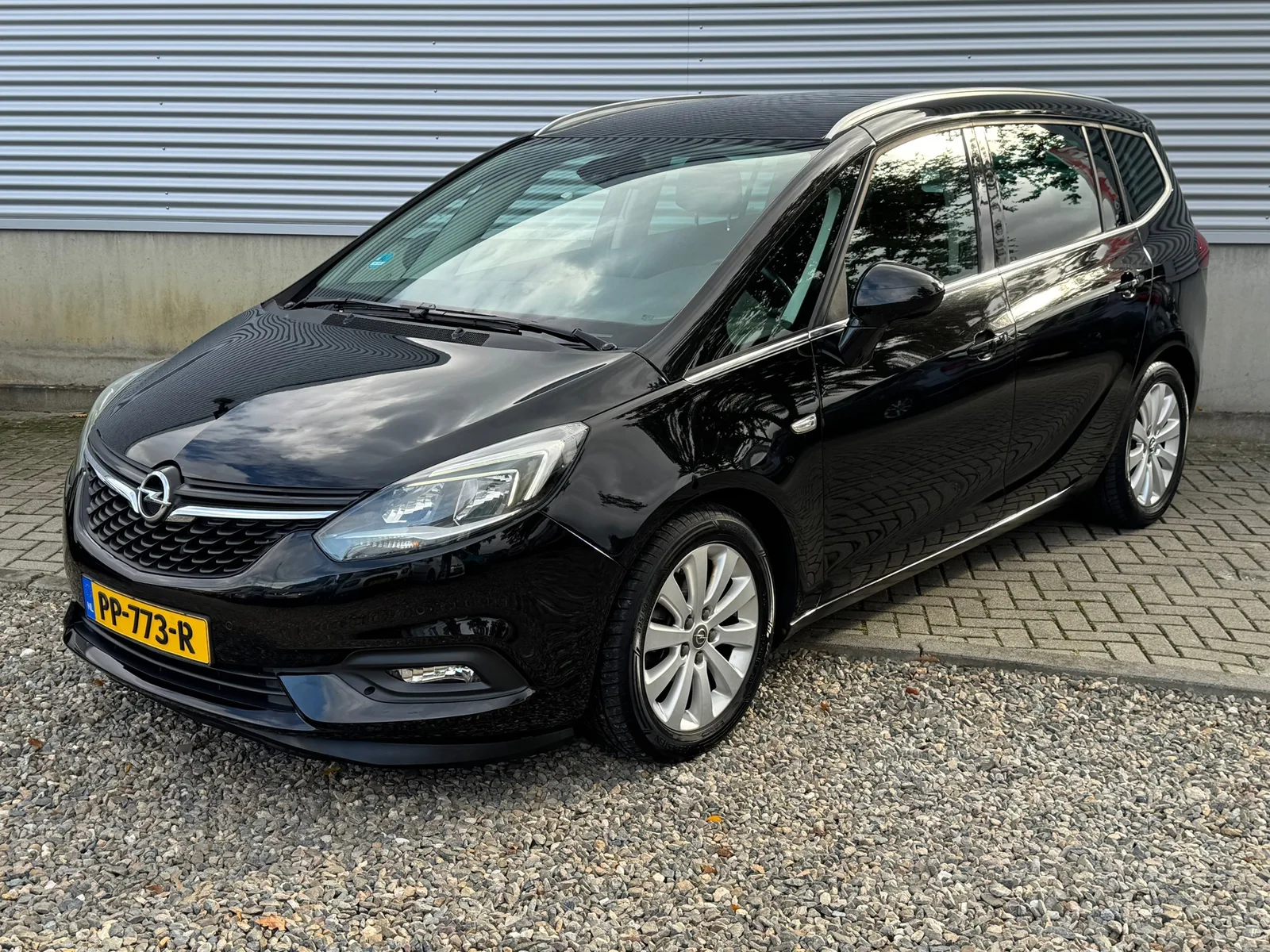 Opel Zafira (2017) — foto 1