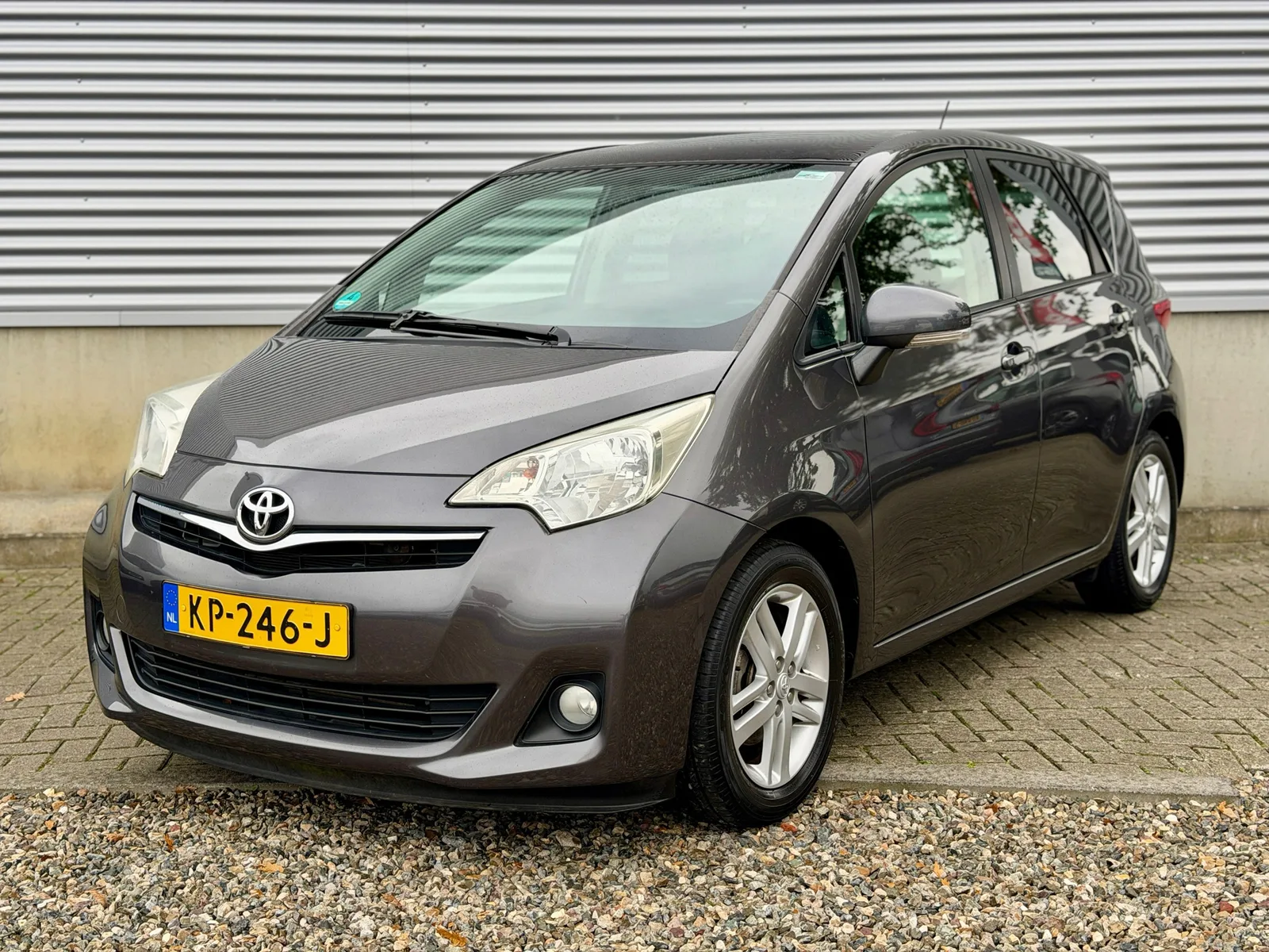 Toyota Verso (2011) — foto 1