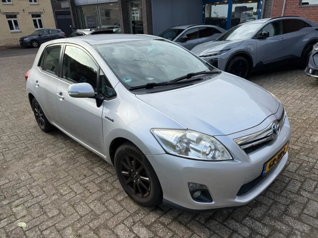 Toyota Auris (2011) — foto 1