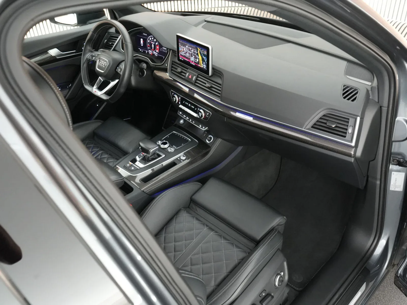 Audi SQ5 (2018) — foto 1