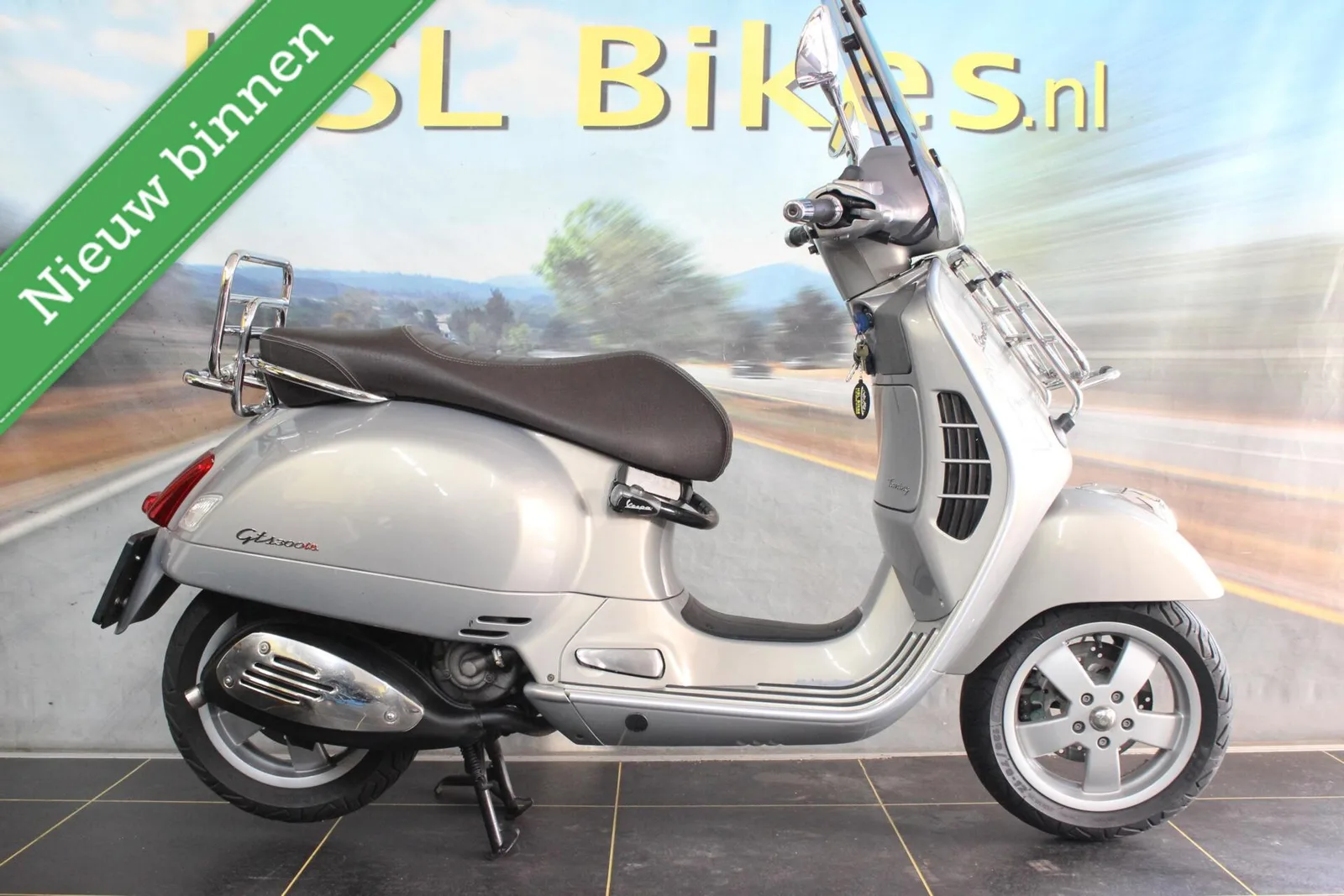 Vespa GTS Touring 300 (2013) — foto 1