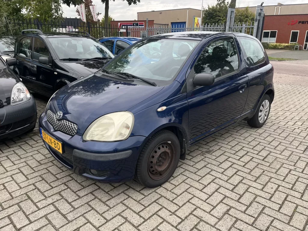 Toyota Yaris (2003) — foto 1