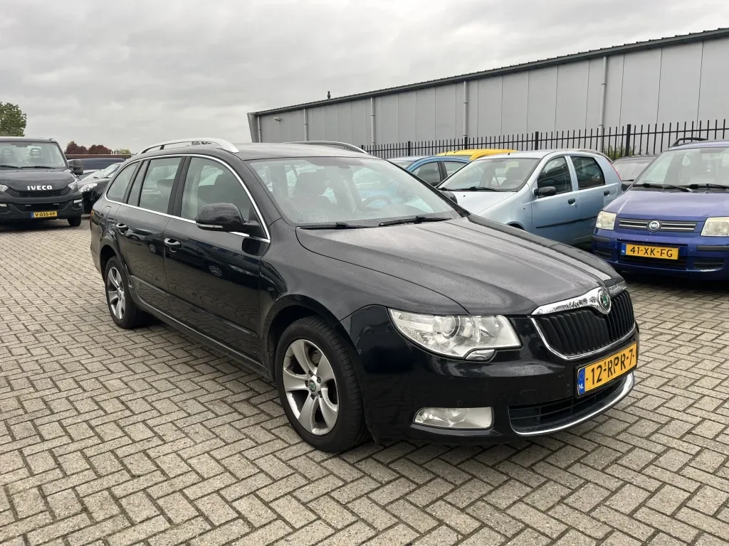 Škoda Superb (2011) — foto 1