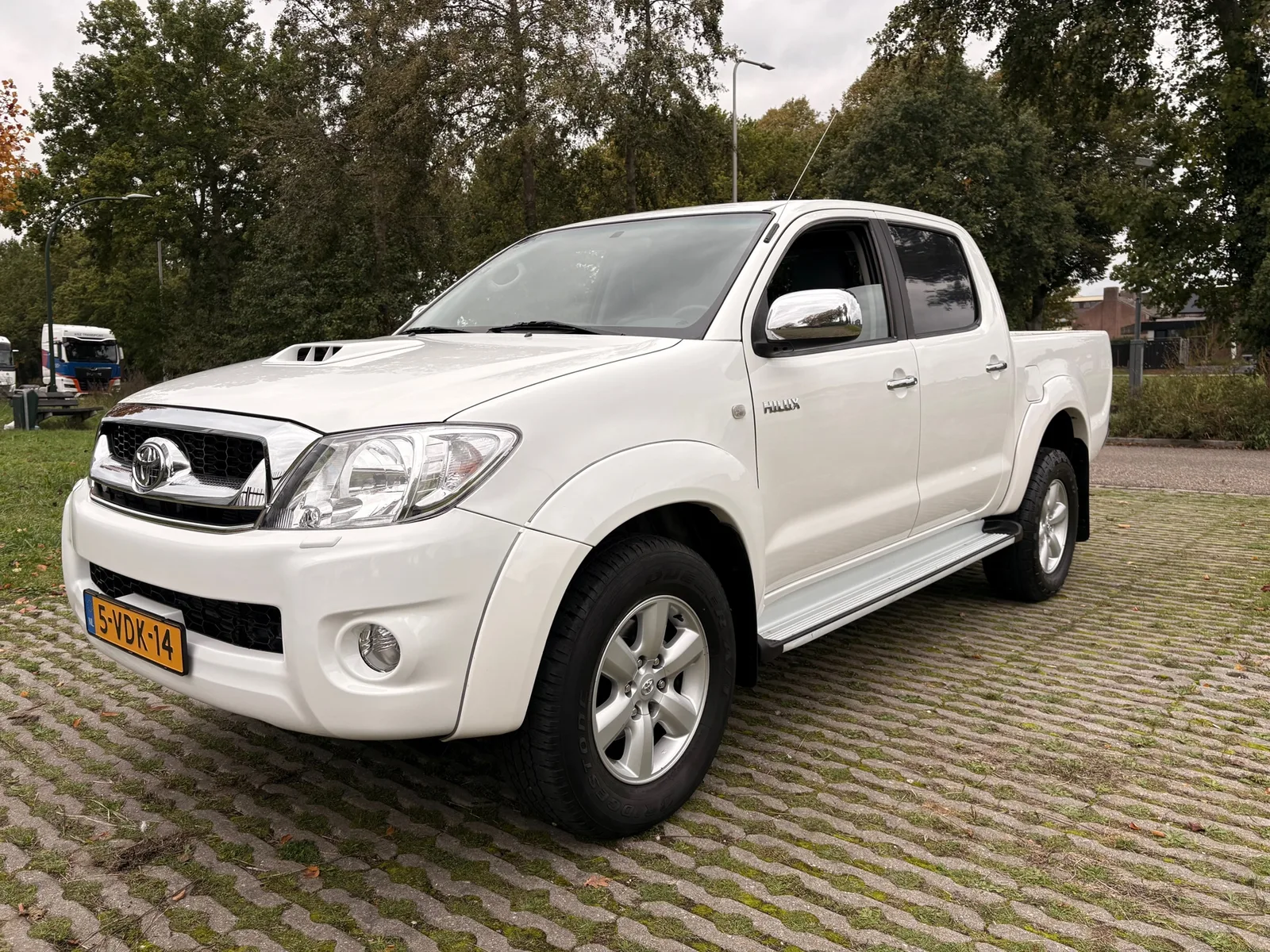 Toyota Hilux (2009) — foto 1