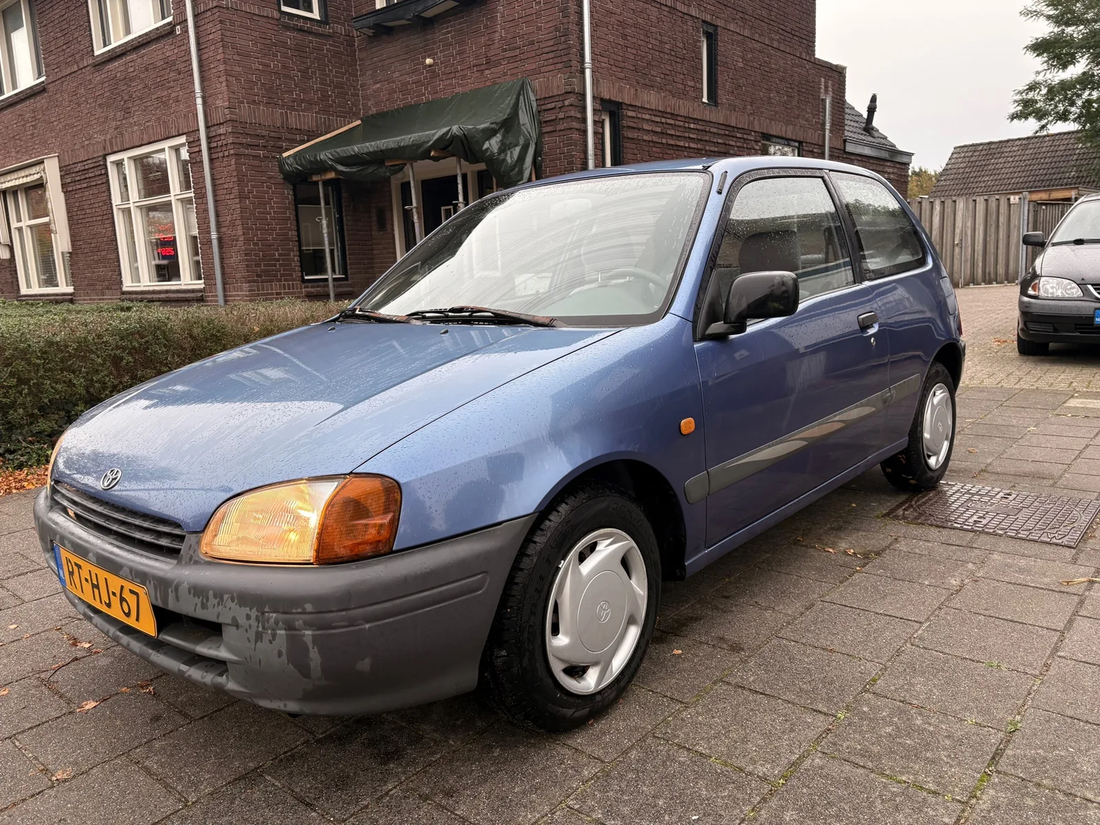 Toyota Starlet (1997) — foto 1