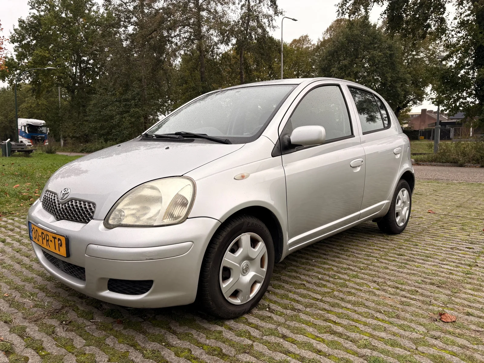 Toyota Yaris (2004) — foto 1