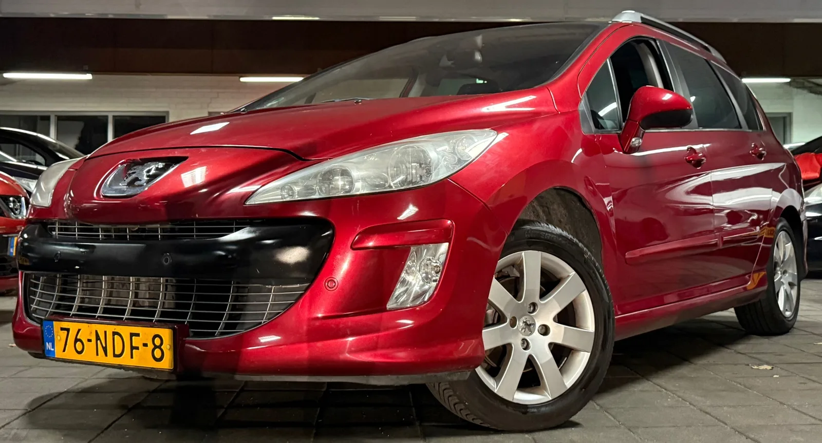 Peugeot 308 (2010) — foto 1