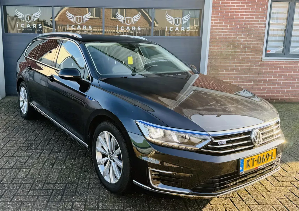 Volkswagen Passat (2016) — foto 1