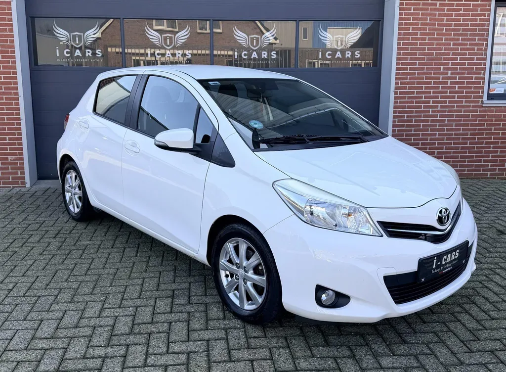 Toyota Yaris (2011) — foto 1
