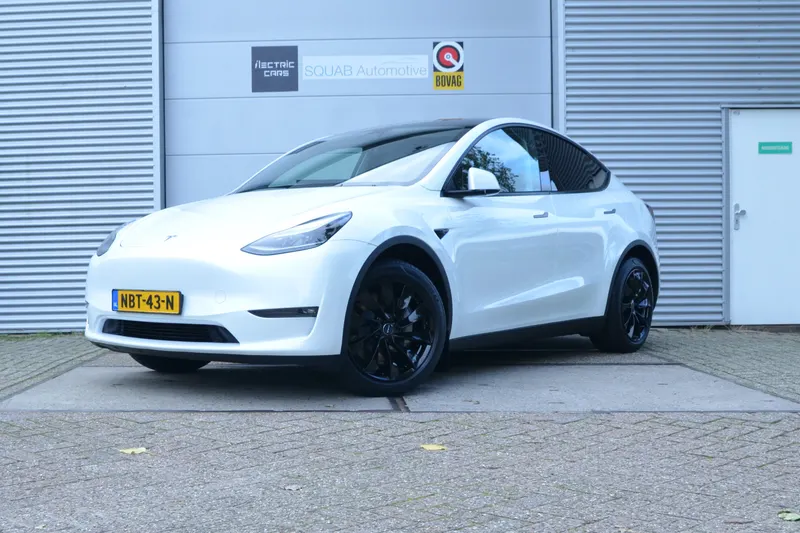 Tesla Model Y (2023)