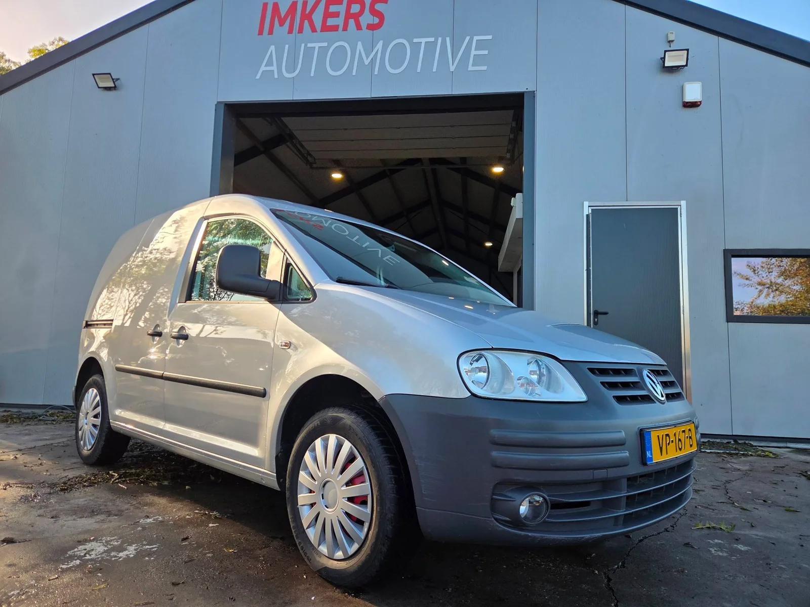 Volkswagen Caddy (2008) — foto 1