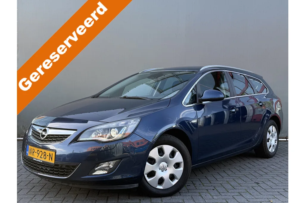 Opel Astra (2011) — foto 1