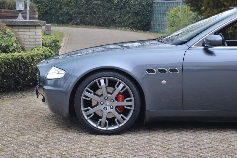 Maserati Quattroporte (2006)