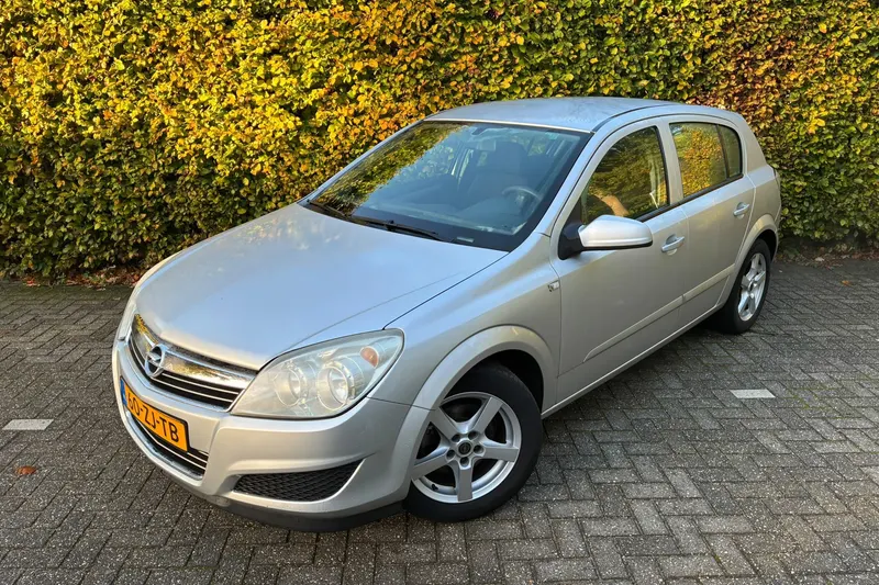 Opel Astra (2008)