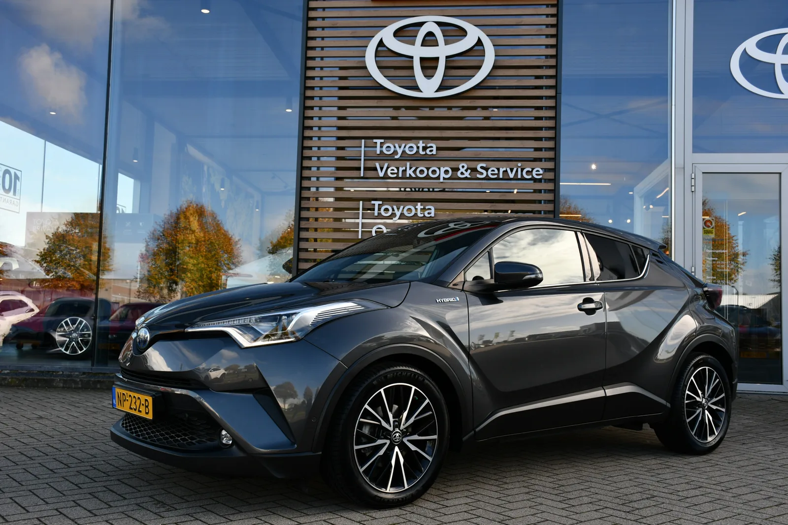 Toyota C-HR (2017) — foto 1