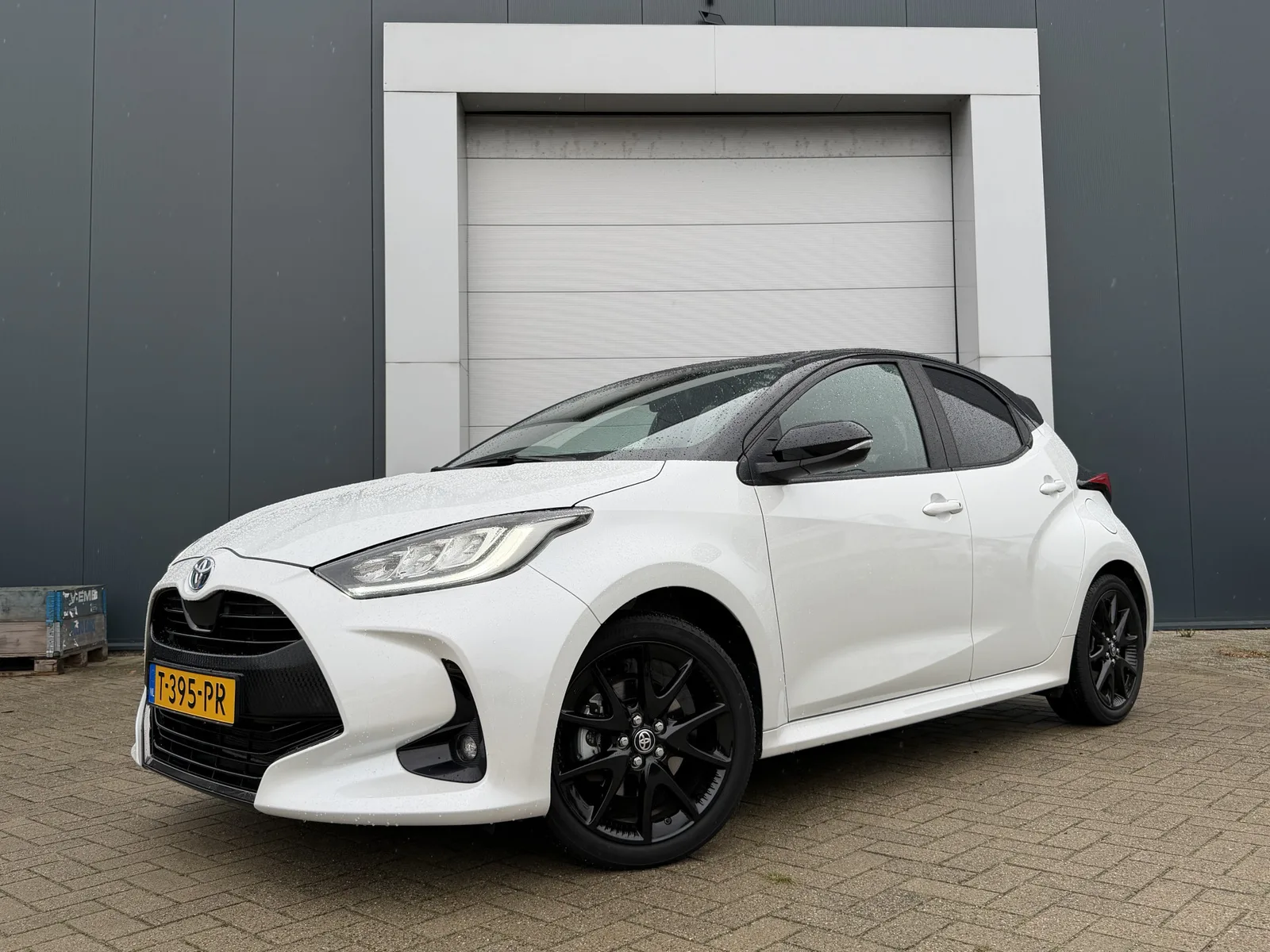 Toyota Yaris (2023) — foto 1
