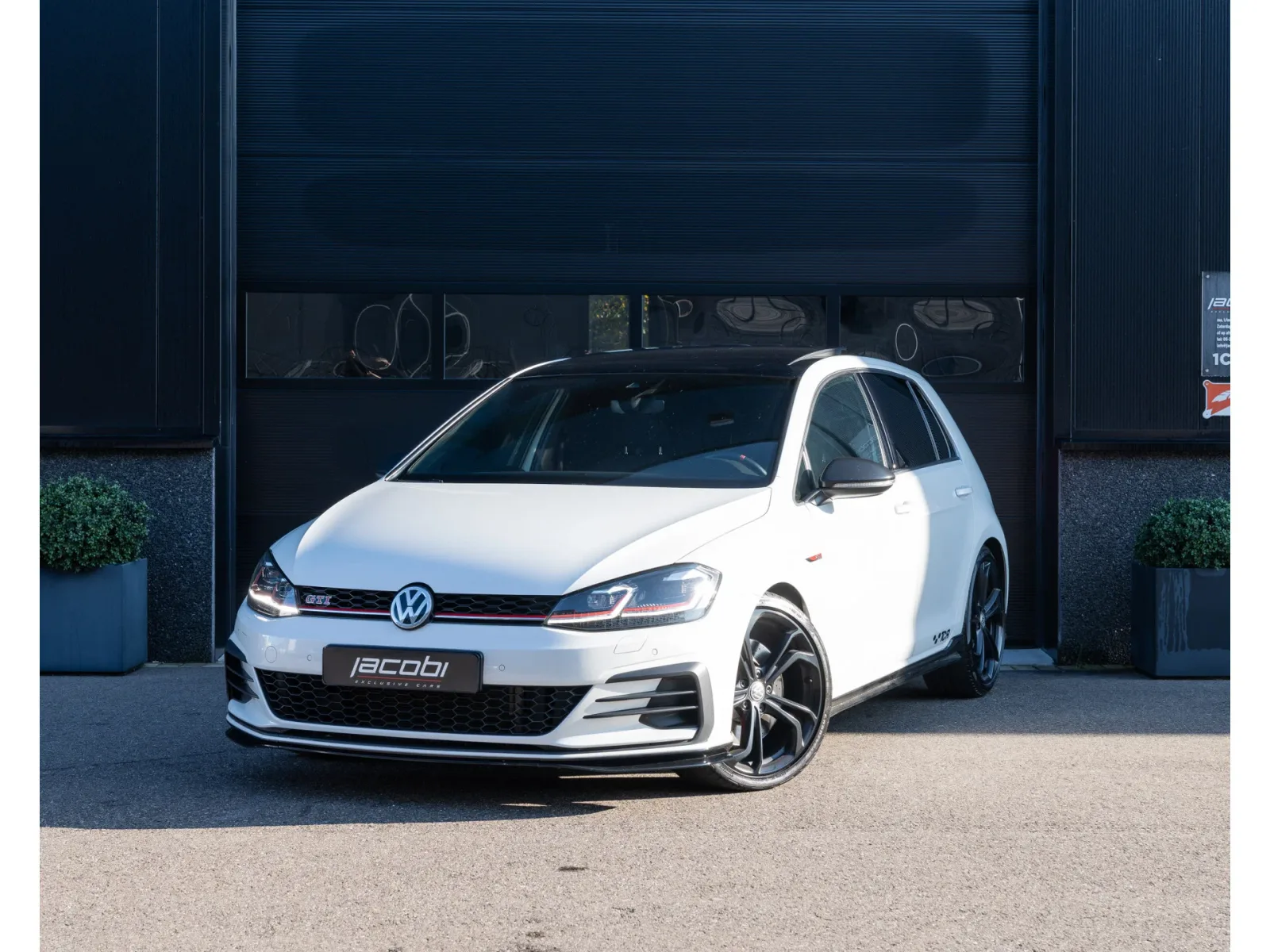 Volkswagen Golf (2019) — foto 1