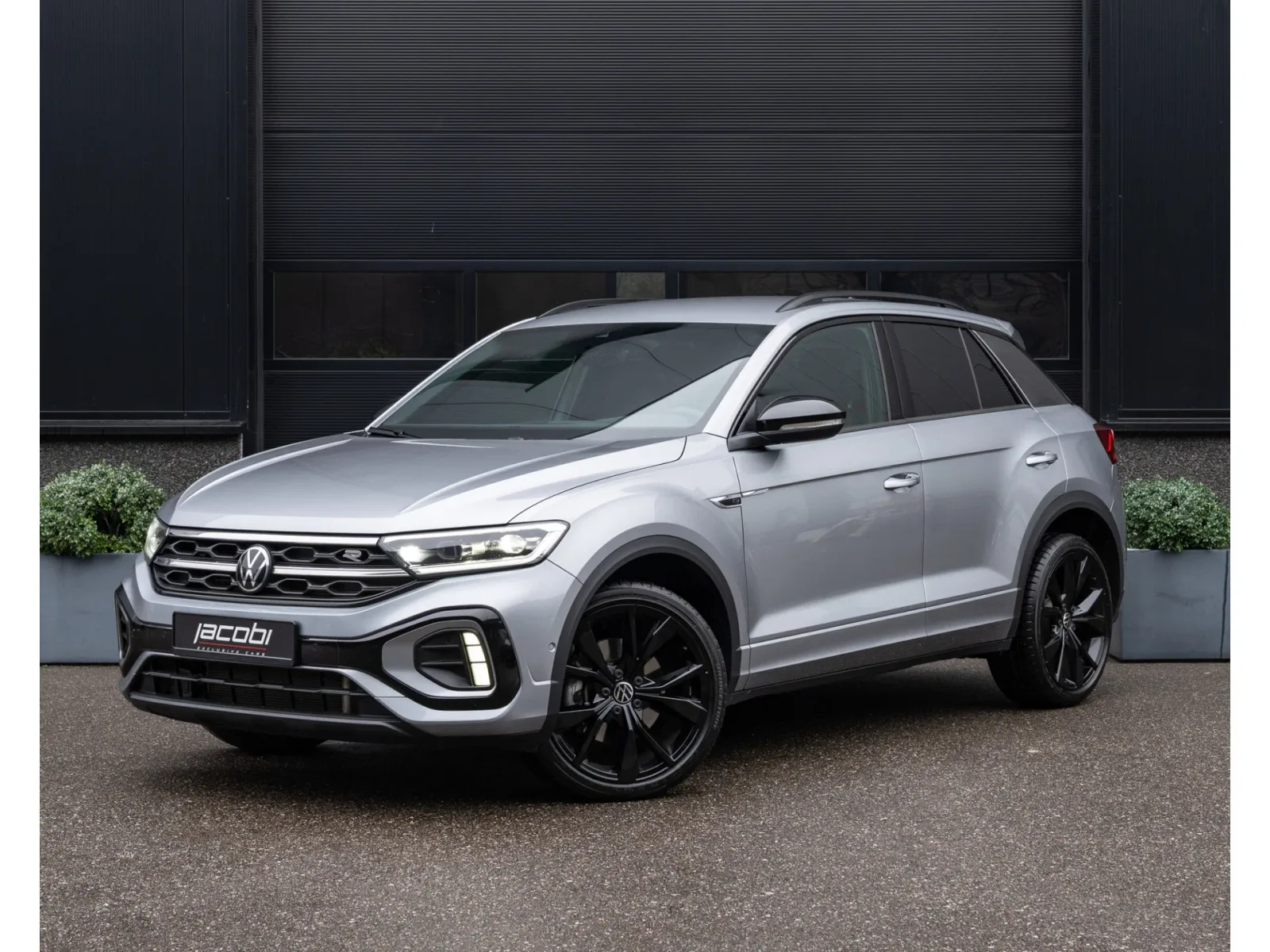 Volkswagen T-Roc (2025) — foto 1
