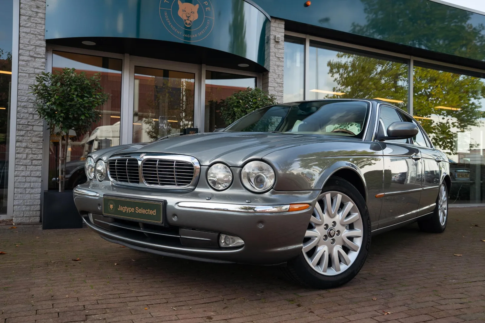 Jaguar XJ (2003) — foto 1