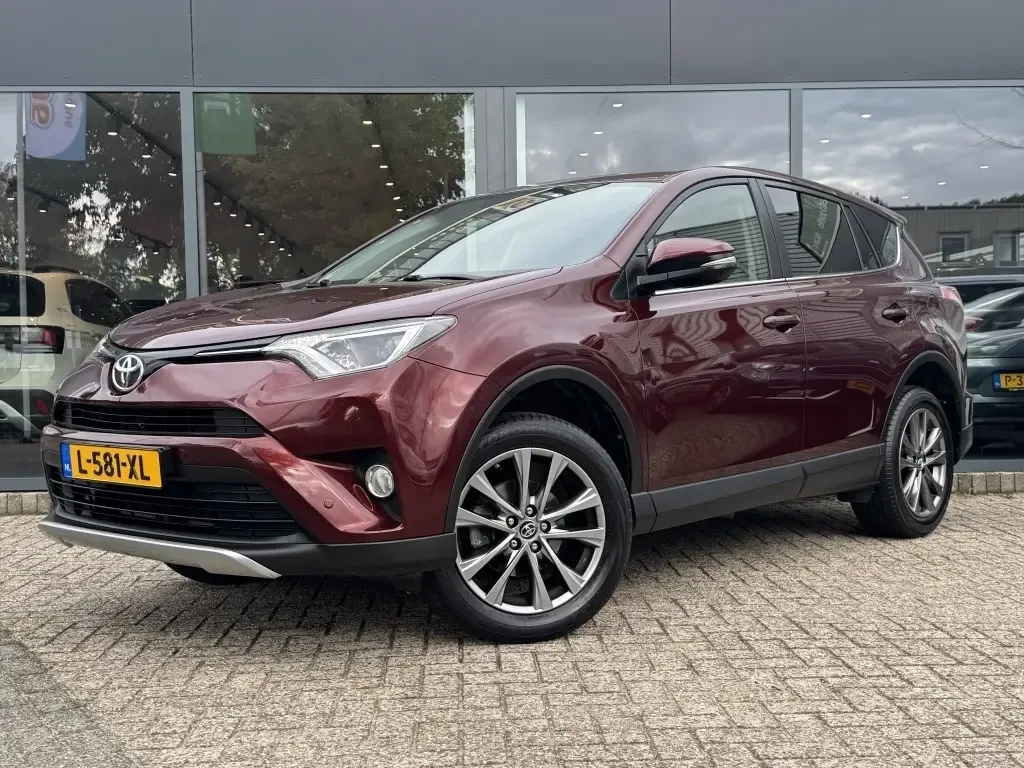 Toyota RAV4 (2016) — foto 1