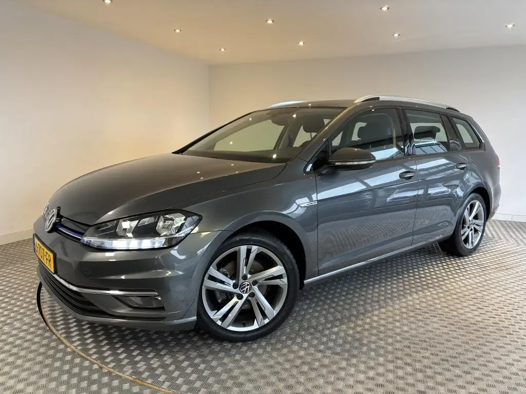 Volkswagen Golf (2020) — foto 1