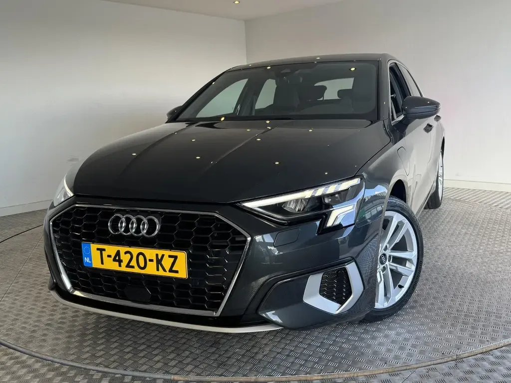 Audi A3 (2023) — foto 1