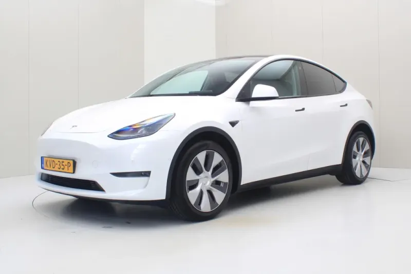 Tesla Model Y (2022)