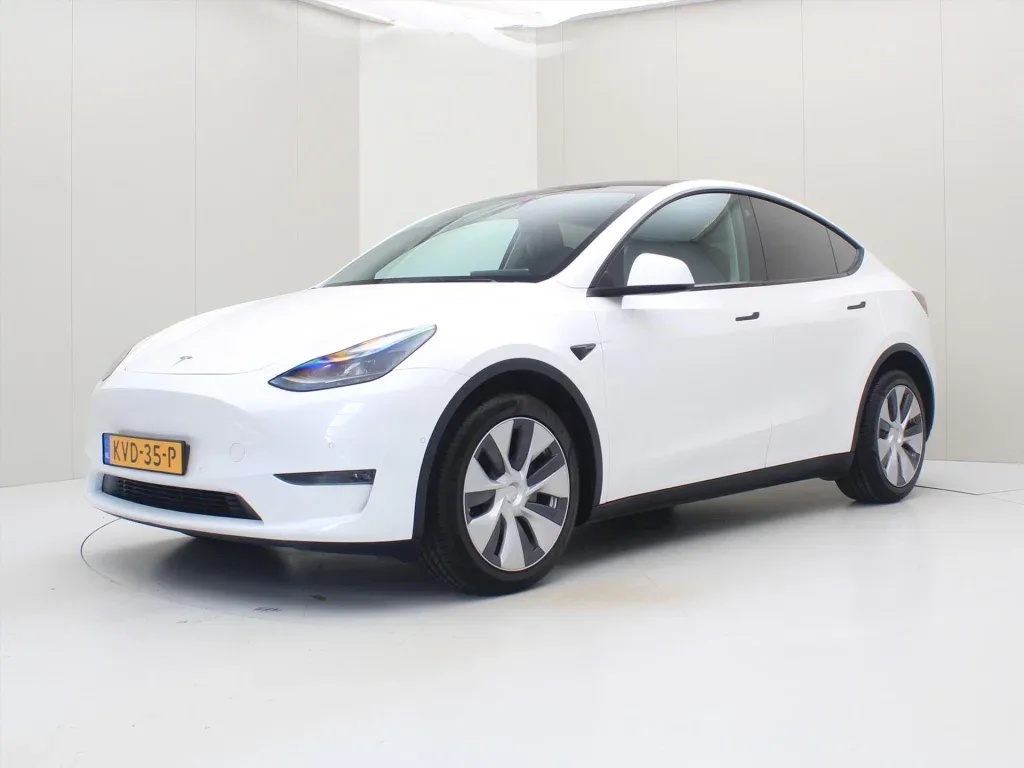 Tesla Model Y (2022) — foto 1