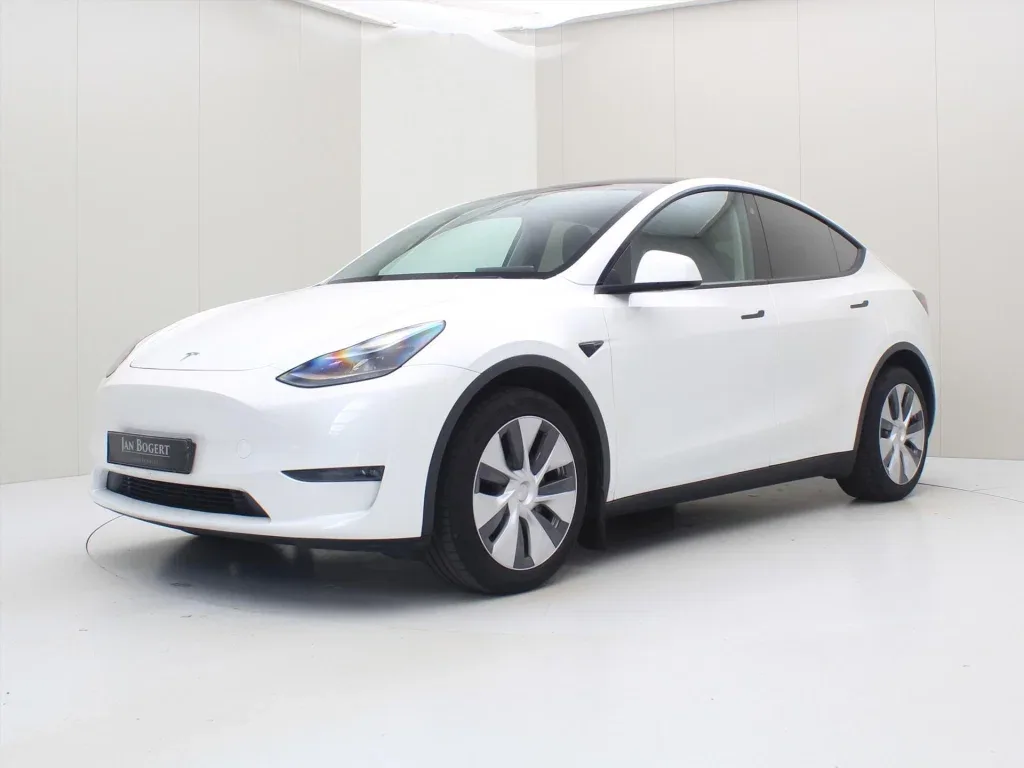 Tesla Model Y (2023) — foto 1