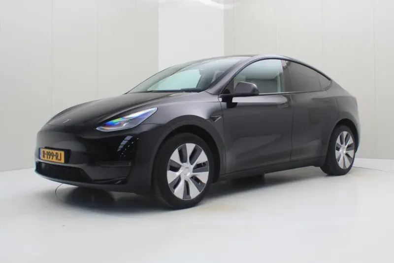 Tesla Model Y (2022)