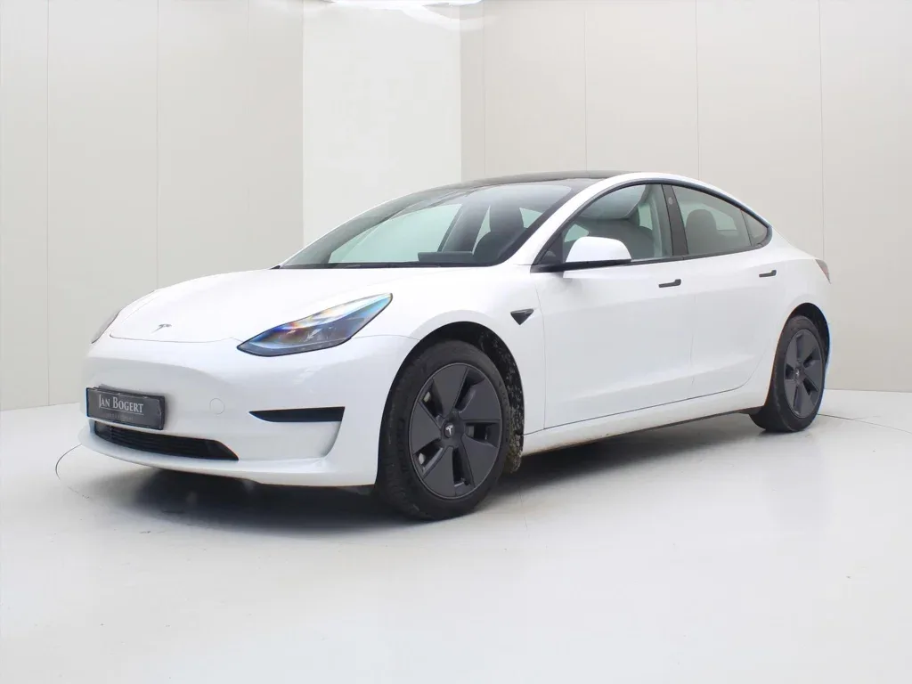 Tesla Model 3 (2023) — foto 1