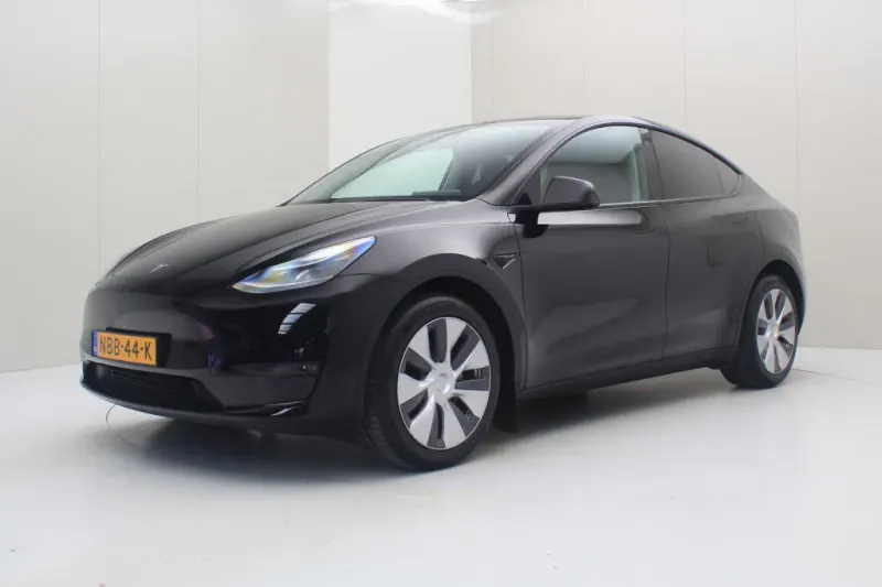 Tesla Model Y (2023)